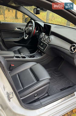 Седан Mercedes-Benz CLA-Class 2018 в 