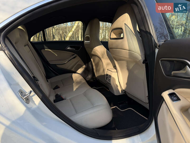 Седан Mercedes-Benz CLA-Class 2015 в Тернополі