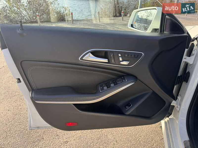 Седан Mercedes-Benz CLA-Class 2018 в Киеве фото 28 Седан Mercedes-Benz CLA-Class 2018 в Киеве