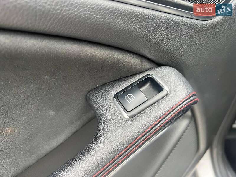 Седан Mercedes-Benz CLA-Class 2016 в Львові