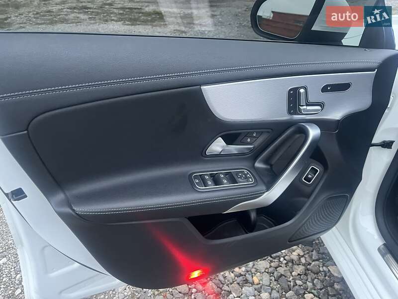 Седан Mercedes-Benz CLA-Class 2019 в Харькове