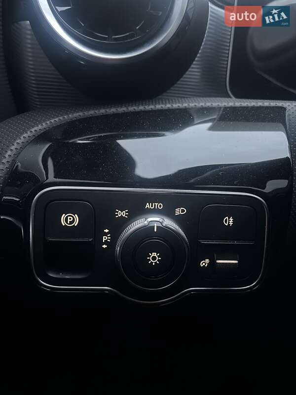 Седан Mercedes-Benz CLA-Class 2019 в Харькове