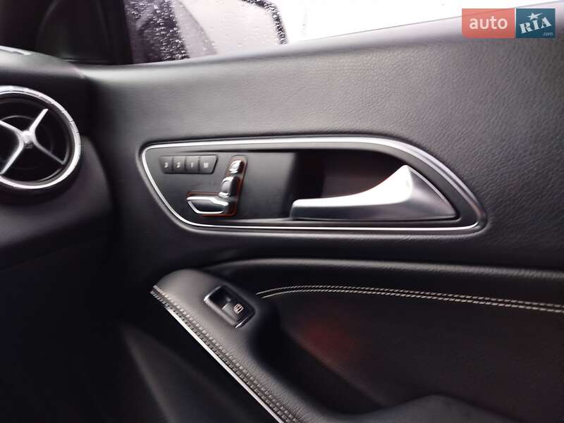 Седан Mercedes-Benz CLA-Class 2018 в Киеве