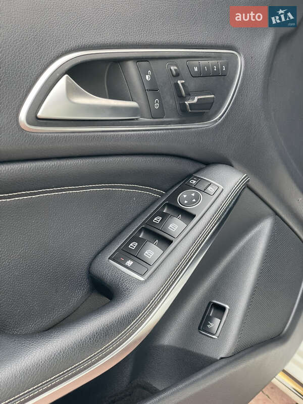 Седан Mercedes-Benz CLA-Class 2015 в Стрию
