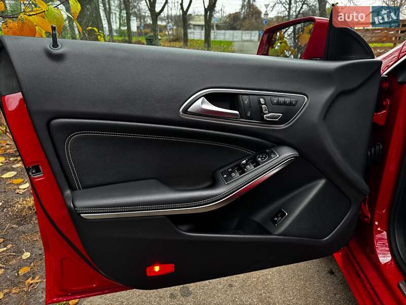 Седан Mercedes-Benz CLA-Class 2018 в Киеве