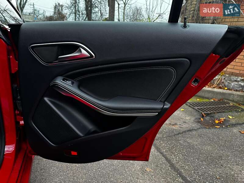 Седан Mercedes-Benz CLA-Class 2018 в Киеве