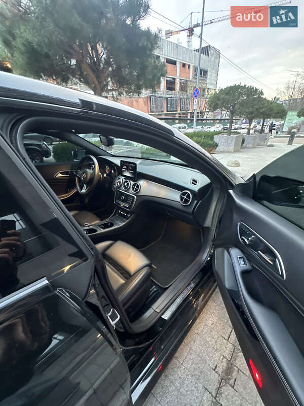 Седан Mercedes-Benz CLA-Class 2018 в Киеве