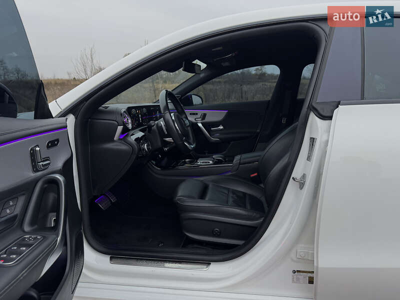 Седан Mercedes-Benz CLA-Class 2019 в Киеве