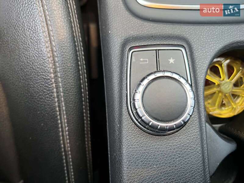 Седан Mercedes-Benz CLA-Class 2018 в Львове