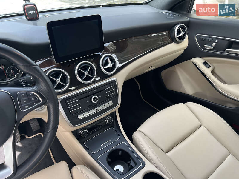 Седан Mercedes-Benz CLA-Class 2016 в Киеве фото 8 Седан Mercedes-Benz CLA-Class 2016 в Киеве
