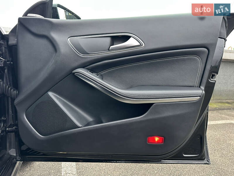 Седан Mercedes-Benz CLA-Class 2016 в Киеве