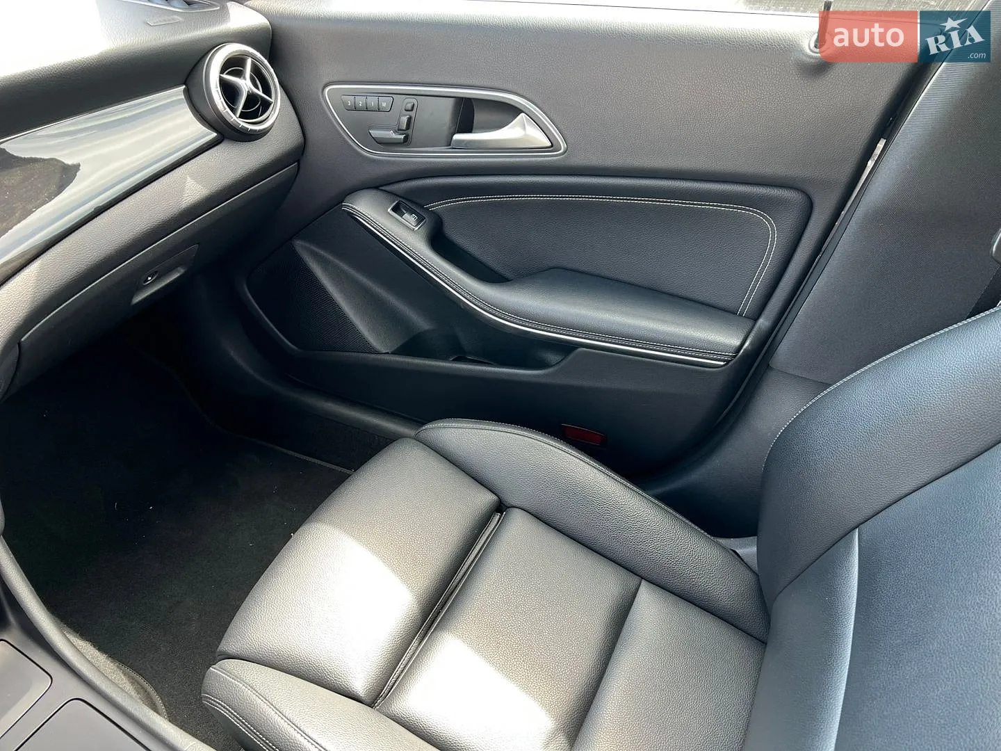 2015 Mercedes-Benz CLA-klasse - мініатюра 24