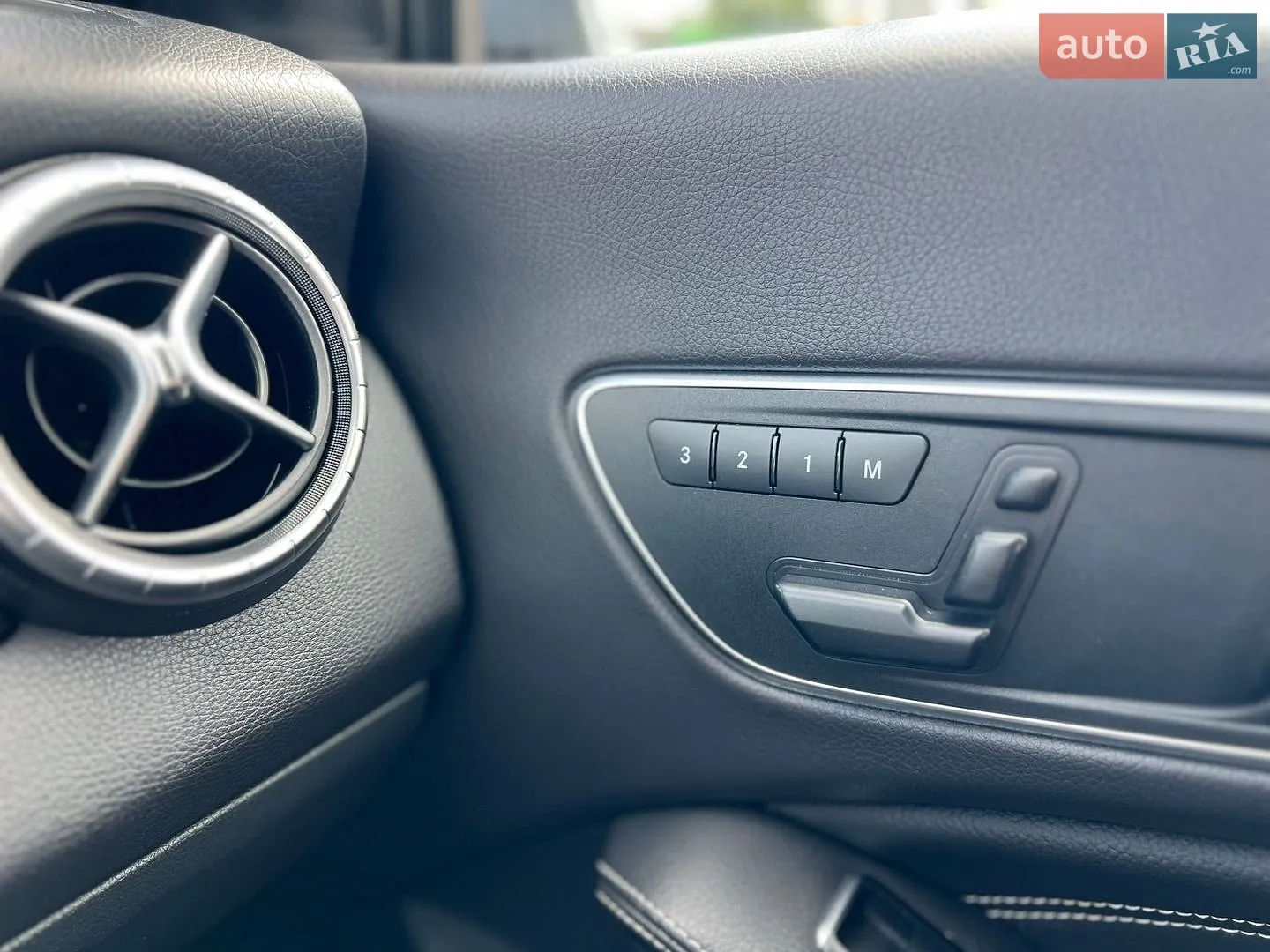 2015 Mercedes-Benz CLA-klasse - мініатюра 31