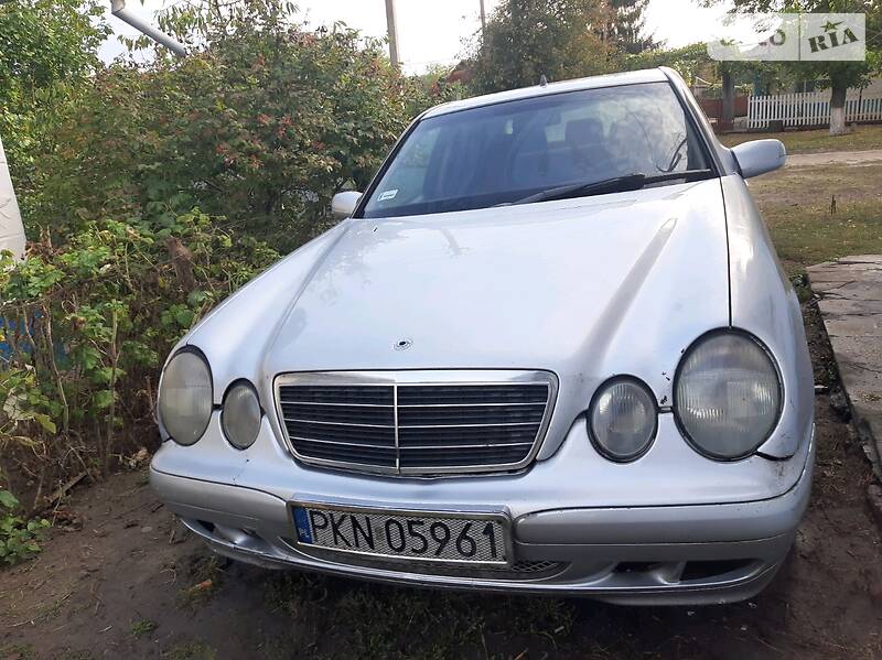 Mercedes-Benz E 200