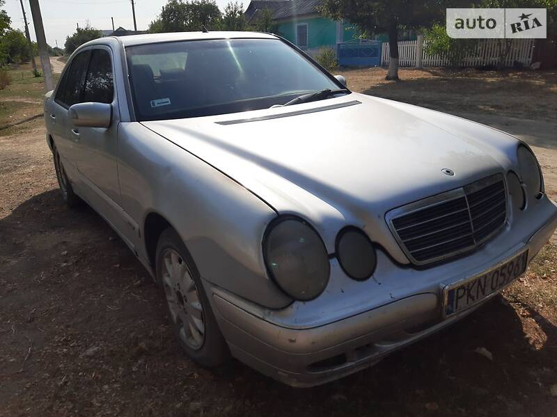 Mercedes-Benz E 200