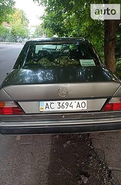 Седан Mercedes-Benz E 200 1992 в Владимир-Волынском