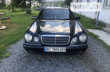 Седан Mercedes-Benz E 200 1995 в Стрые