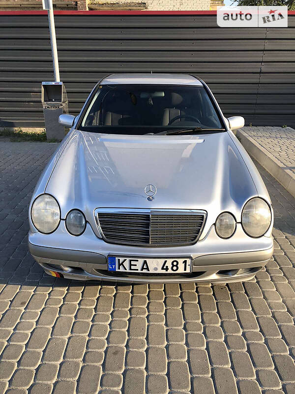 Mercedes-Benz E 220 Classic