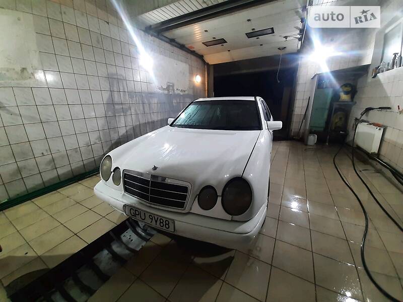 Mercedes-Benz E 220