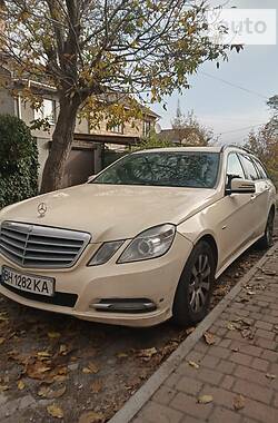 Mercedes-Benz E 220 2011 Mercedes-Benz E 220 2011