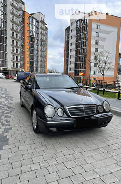 Седан Mercedes-Benz E 220 2001 в Івано-Франківську