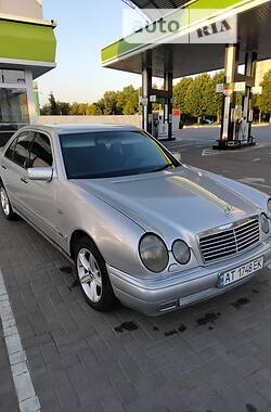 Седан Mercedes-Benz E 230 1996 в Івано-Франківську