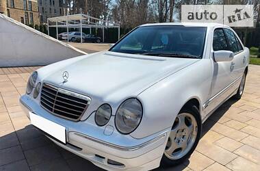 Mercedes-Benz E 240 2000 Mercedes-Benz E 240 2000