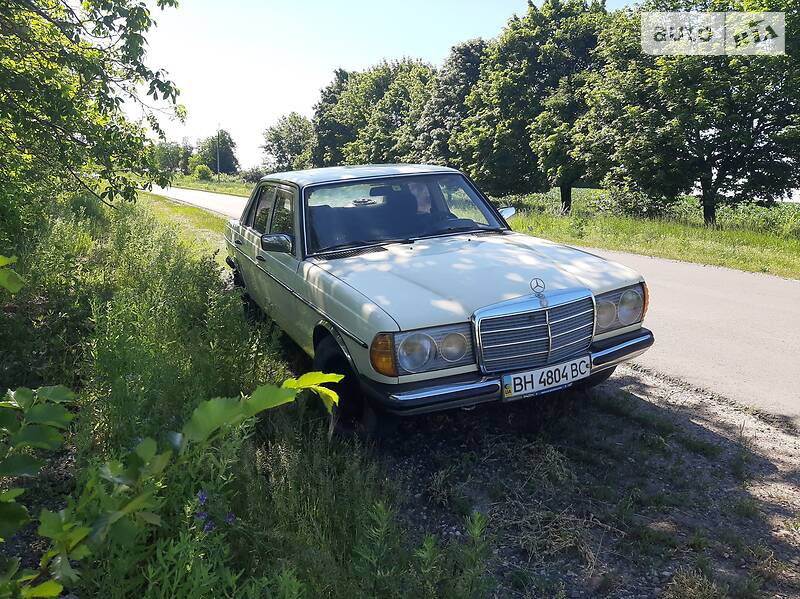 Mercedes-Benz E 240 240D