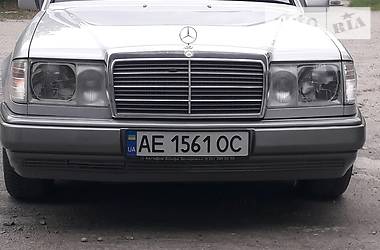Седан Mercedes-Benz E 260 1989 в Дніпрі