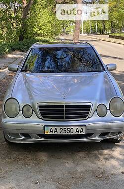 Седан Mercedes-Benz E 280 2001 в Києві