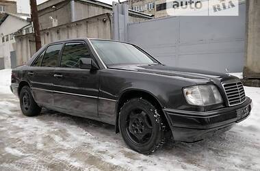 Седан Mercedes-Benz E 300 1990 в Харькове