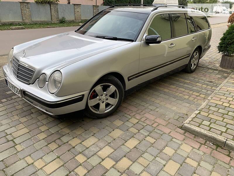 Mercedes-Benz E 320