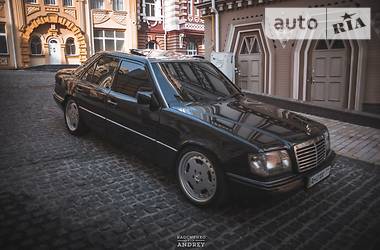 Седан Mercedes-Benz E-Class 1993 в Киеве