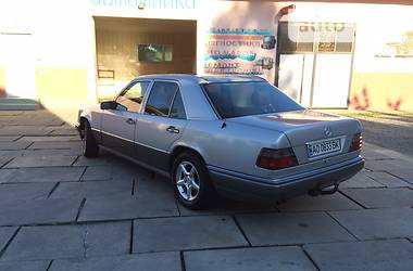 Седан Mercedes-Benz E-Class 1994 в Иршаве