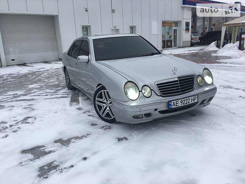 Седан Mercedes-Benz E-Class 2000 в Днепре