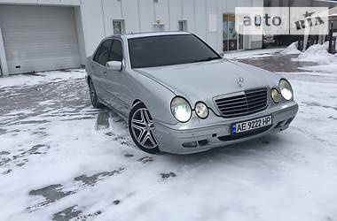 Седан Mercedes-Benz E-Class 2000 в Днепре