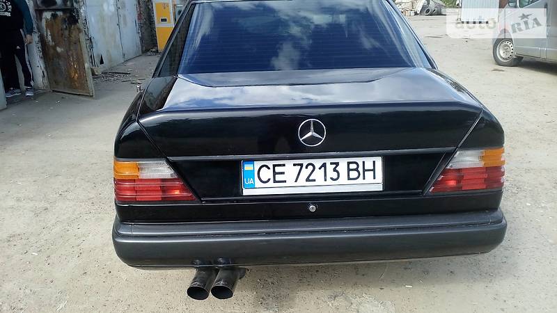 Седан Mercedes-Benz E-Class 1993 в Новоднестровске