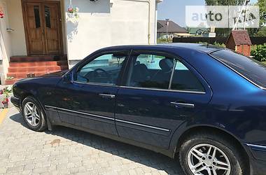 Седан Mercedes-Benz E-Class 1996 в Львове