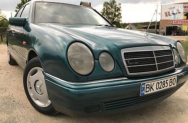 Седан Mercedes-Benz E-Class 1998 в Киеве