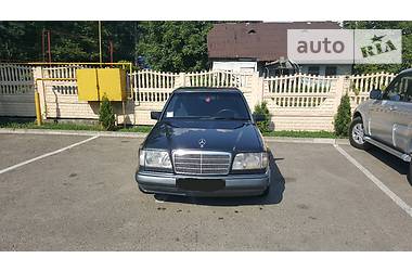 Седан Mercedes-Benz E-Class 1993 в Черновцах