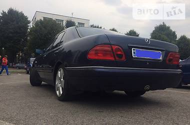 Седан Mercedes-Benz E-Class 1998 в Ровно