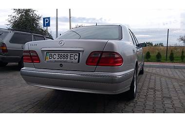 Седан Mercedes-Benz E-Class 2001 в Львове