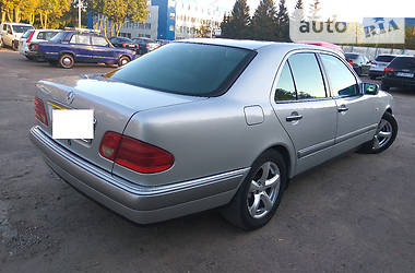 Седан Mercedes-Benz E-Class 2000 в Житомире