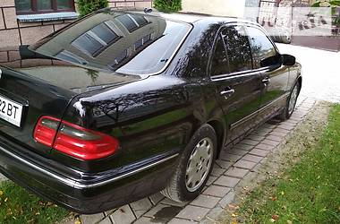 Седан Mercedes-Benz E-Class 2001 в Хмельницком