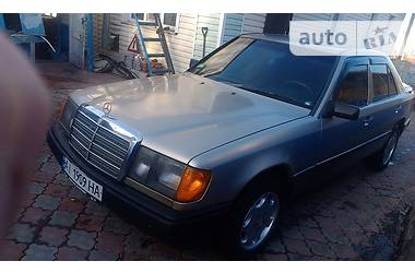 Седан Mercedes-Benz E-Class 1988 в Мироновке