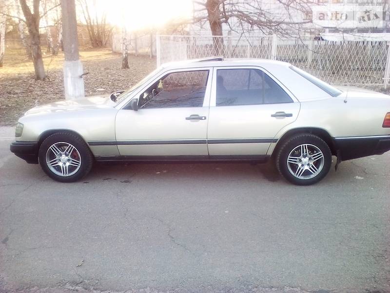 Mercedes-Benz E 1987 року