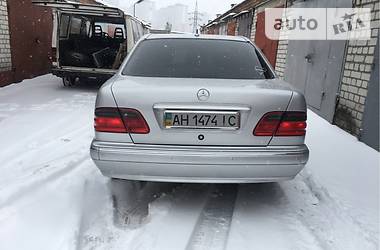 Седан Mercedes-Benz E-Class 2001 в Києві