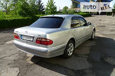 Седан Mercedes-Benz E-Class 2001 в Виноградове