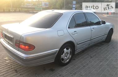 Седан Mercedes-Benz E-Class 2001 в Рівному