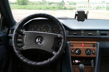 Седан Mercedes-Benz E-Class 1990 в Чернігові